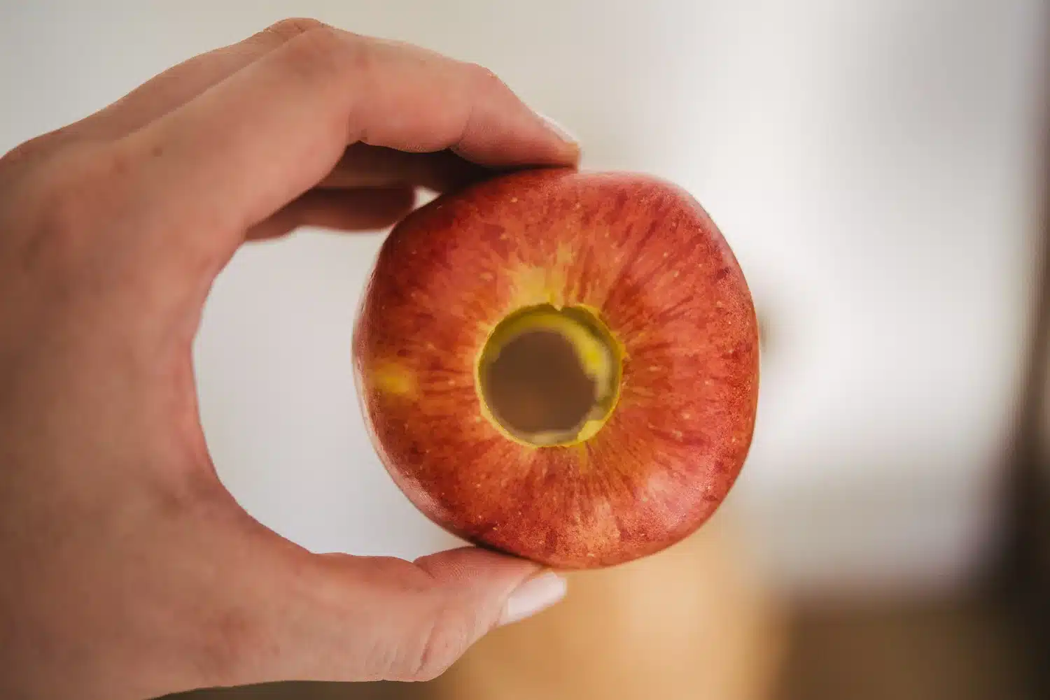  Ausgehöhlter Apfel 
